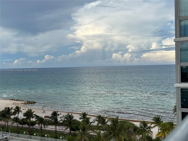 Building Photo - 2655 Collins Ave