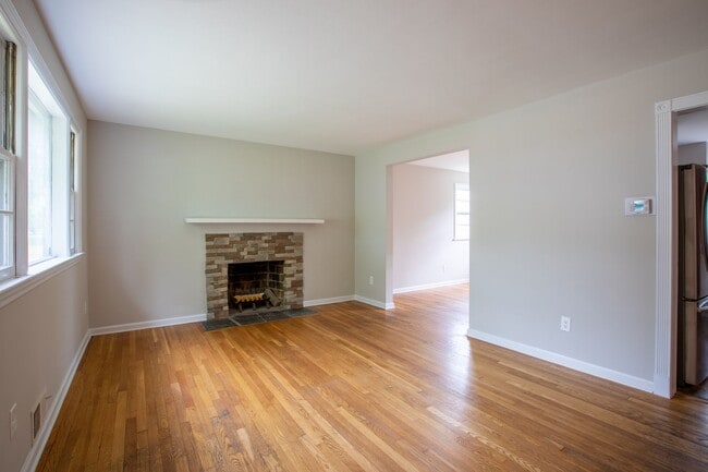 Foto del edificio - Beautiful 4 BR/3 BR Single-Family Home in ...