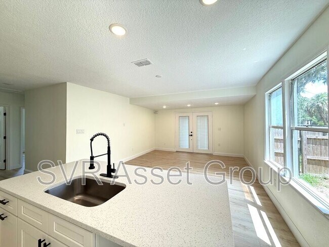 Foto del edificio - 732 E 57th St