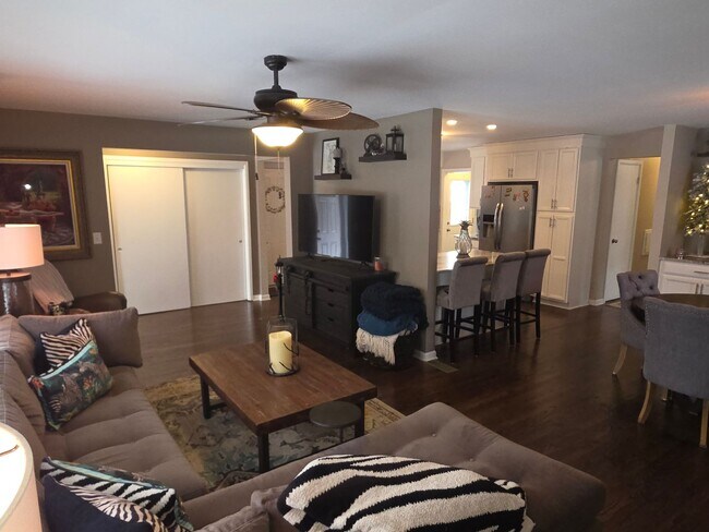 Foto del edificio - Updated 3 bedroom Kenosha ranch