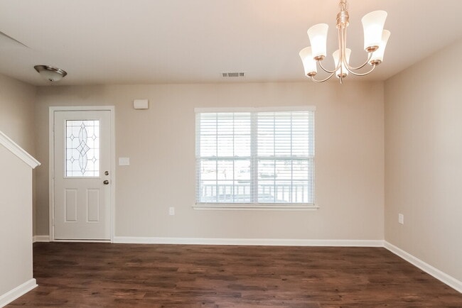 Building Photo - 1537 Summer View Ln