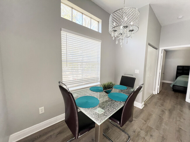 Dining Area - 7240 Westpointe Blvd