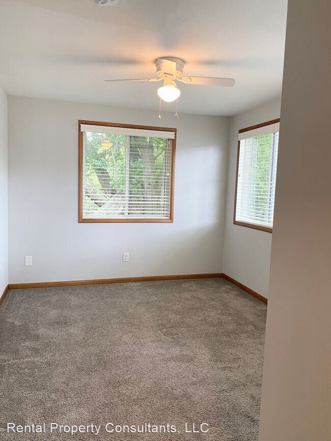 Building Photo - 2 br, 1 bath House - 6975 Silver Lake Dr NE
