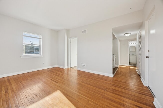 Photo - 5822 N Mascher St Apartment