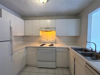 Building Photo - 1401 Cypress Way W