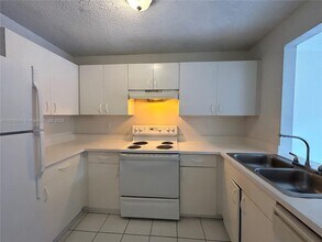 Building Photo - 1401 Cypress Way W