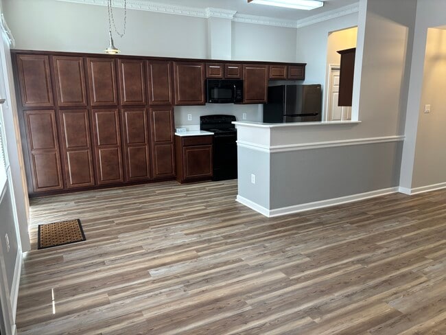 Building Photo - 208 W Park Dr