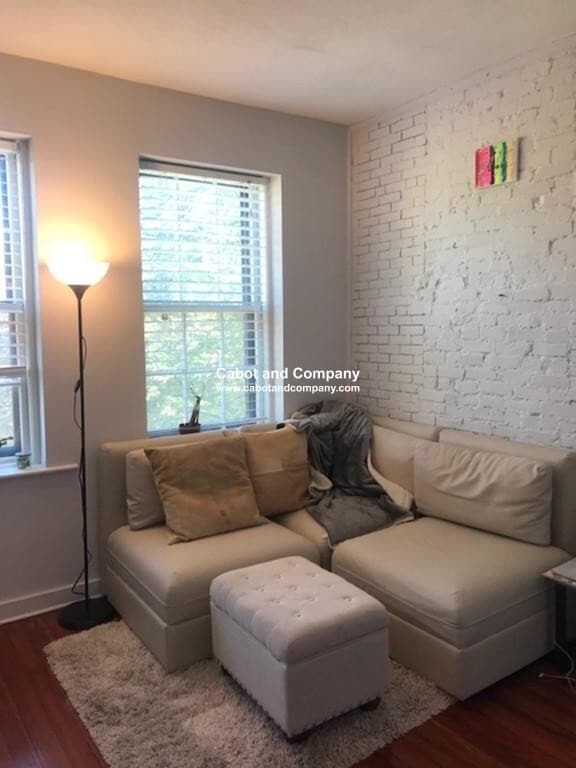 Building Photo - 193 Warren Ave