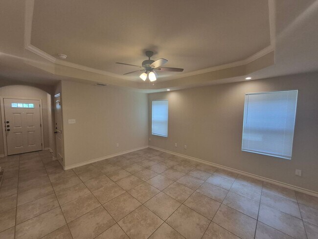 Building Photo - 6858 Lakeview Dr.