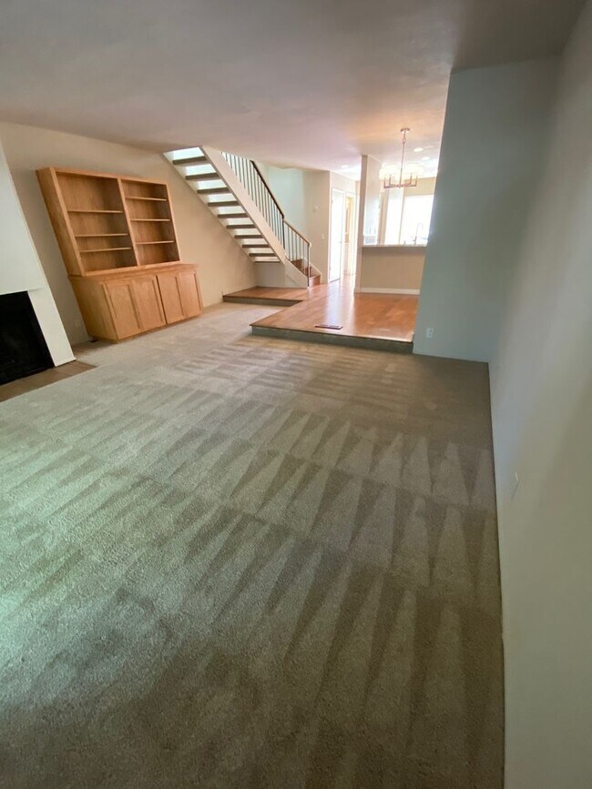 Foto del edificio - $4900-  Mountain View Townhouse-2 bedroom 2.5 bath.