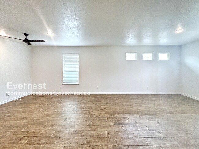 Foto del edificio - 7902 Purvis St