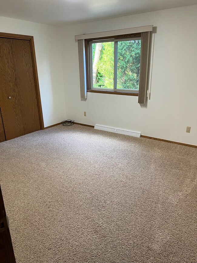 1st floor main bedroom (BR 1) - 1226 E Longview Dr
