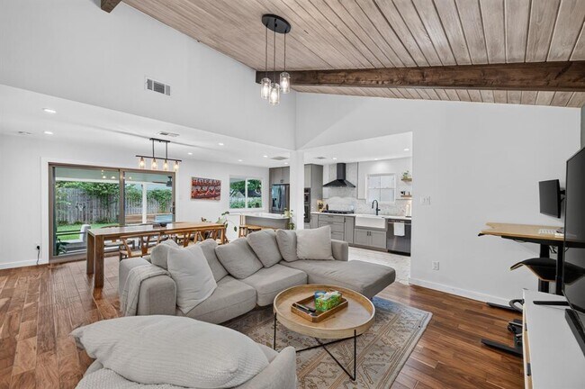 Building Photo - 7803 Woodcroft Dr