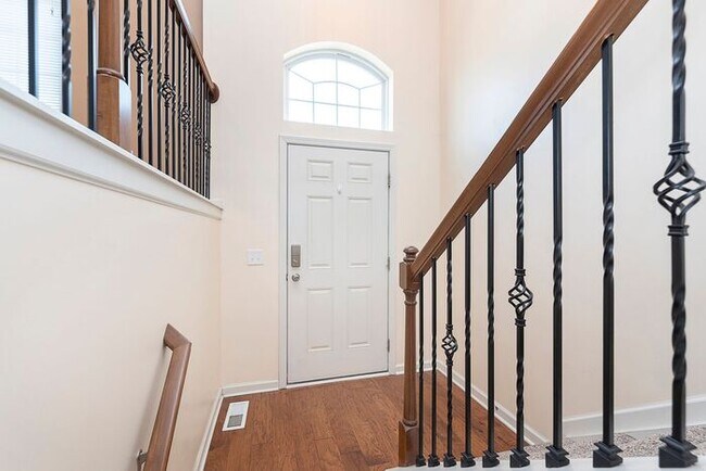 Building Photo - 3 Bedroom 2.5 Bath Townhouse in Fishers! R...