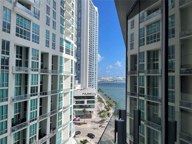 Foto del edificio - 300 Biscayne Boulevard Way