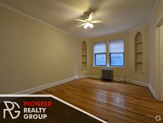 Building Photo - 4831 N Damen Ave
