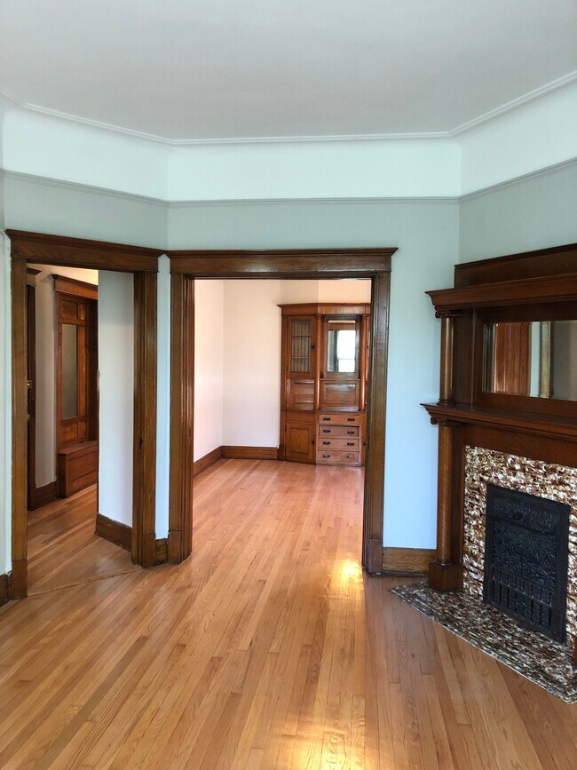 Foto del edificio - 3710 N Lakewood Ave