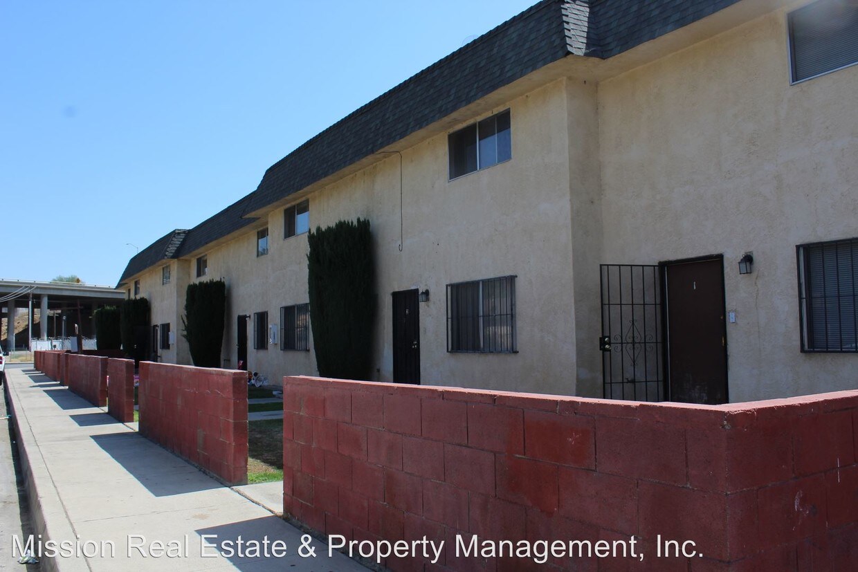 2711 San Dimas St, Bakersfield, CA 93301 Apartment for Rent in