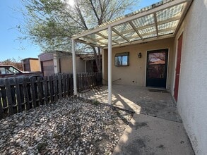 Building Photo - 1014 Plaza Del Sol