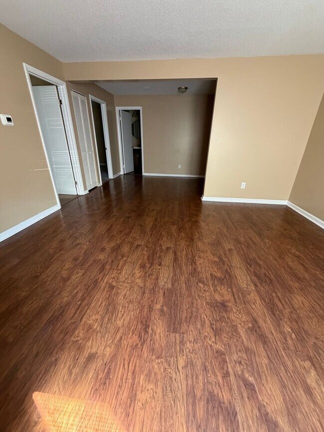 Foto del edificio - 1721 N Jim Minor Rd