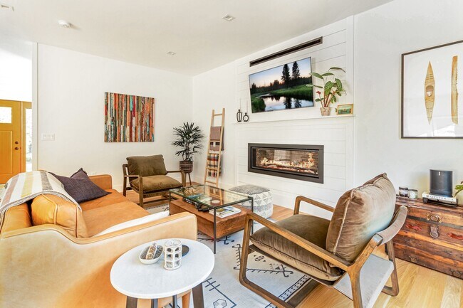 Building Photo - 355 Summer Ln