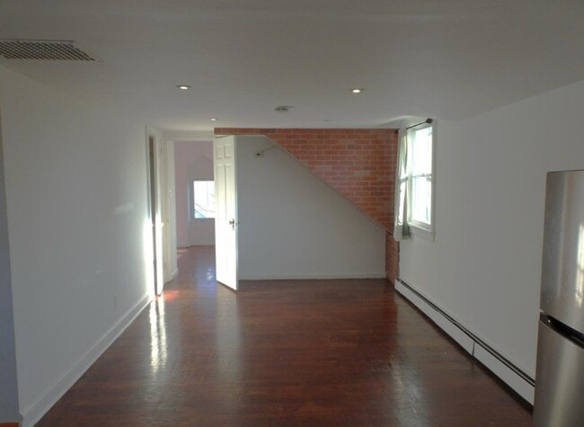 Foto del edificio - 328 Mt Prospect Ave
