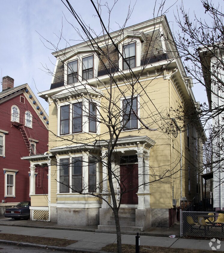 Building Photo - 44 Sycamore St