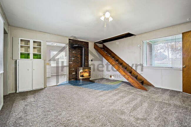Foto del edificio - 2 Bedroom 1 Bath Home with Off-Street Park...