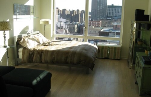 Foto principal - 342 E 23rd St