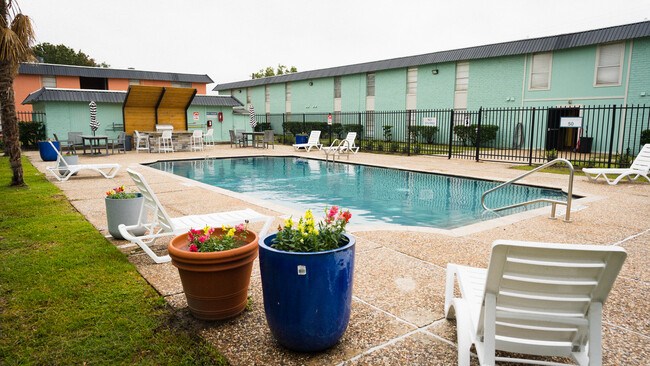 Pool Area - Linda Vista Apartments