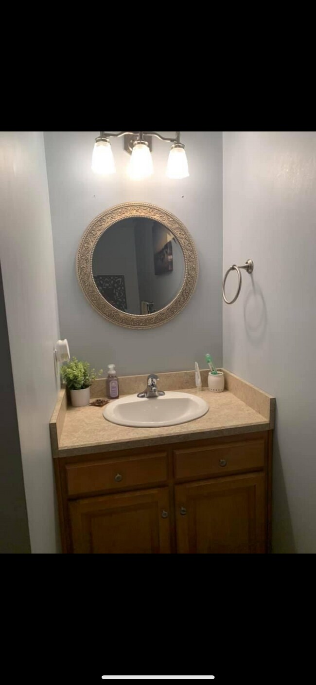 2 Woodridge Dr Unit 2 Woodridge Drive, Windsor Locks, CT 06096 Condo