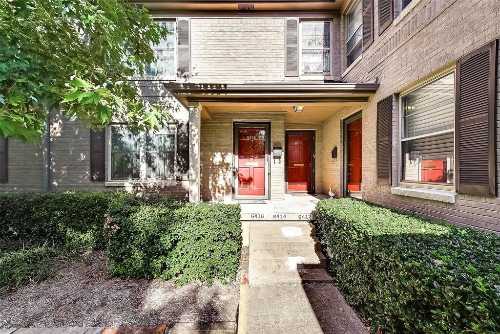 Primary Photo - 6416 Bordeaux Ave