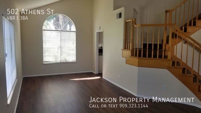 Foto del edificio - Desirable Canyon Crest Home