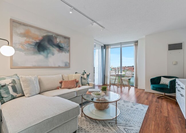 Photo - 550 N Kingsbury St Apartment