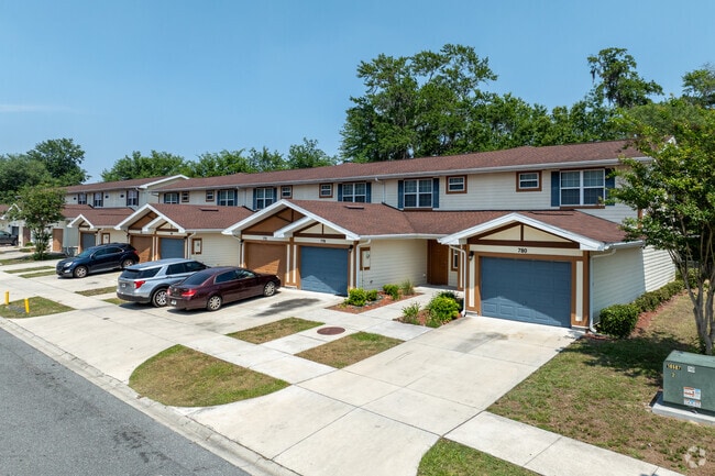 Building Photo - American Way Townhomes