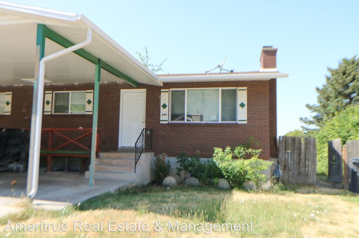 Primary Photo - 240 S Cherry Hill Dr