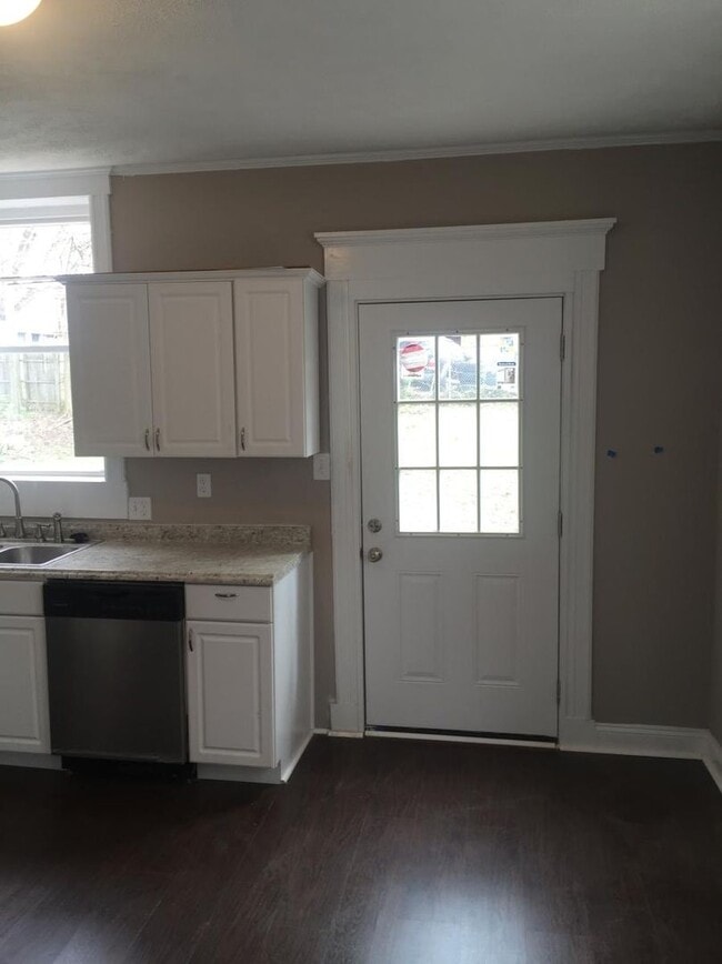 Foto del edificio - 4 Bed 1.5 Bath located in Norwood