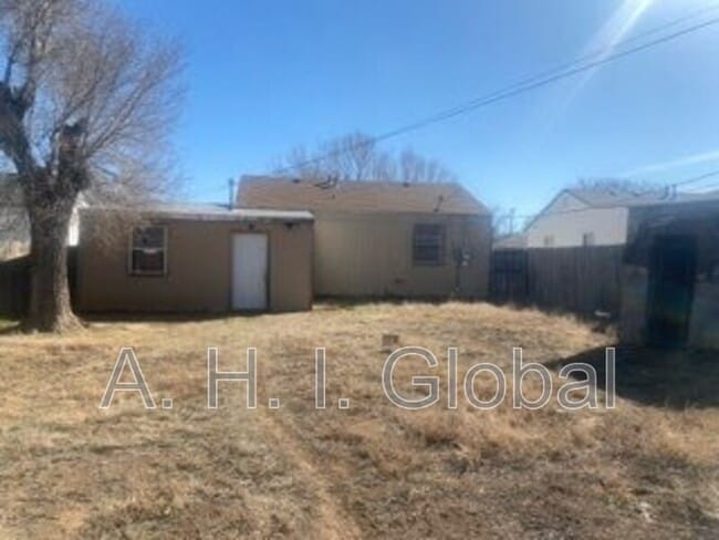 Building Photo - 4624 S Bonham St