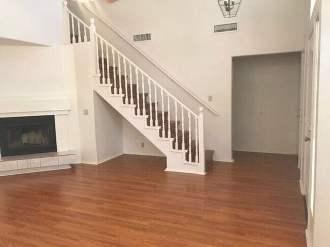 Building Photo - 4419 E Amberwood Dr