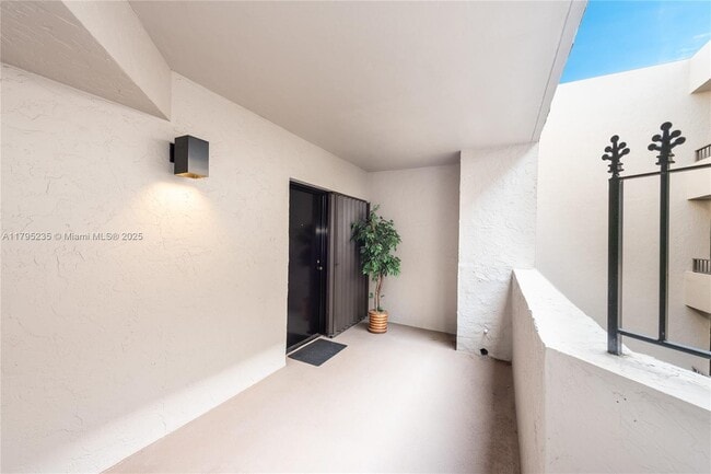 Building Photo - 181 Crandon Blvd