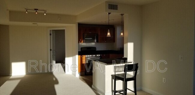 Foto del edificio - 2451 Midtown Ave