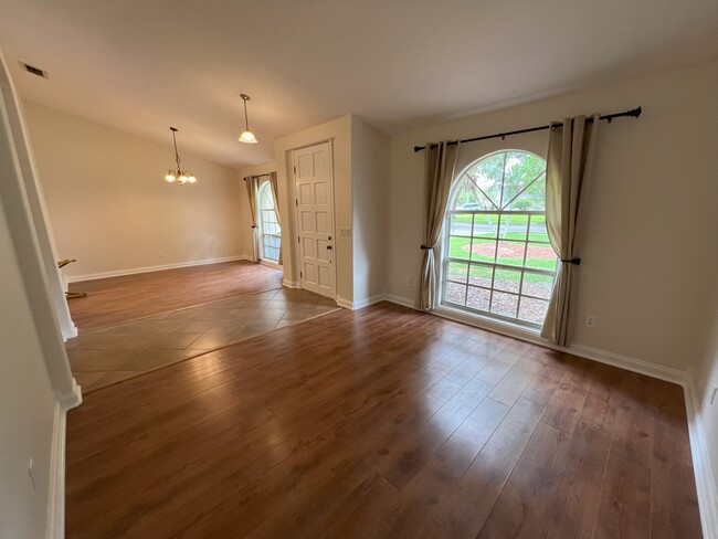 Building Photo - 345 Silver Pine Dr