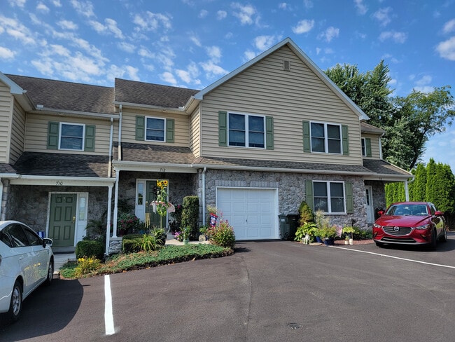 Building Photo - 712 Lincoln Gardens Rd