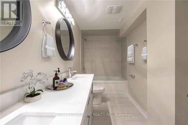 Photo du bâtiment - 749 Upper Ottawa St