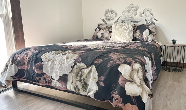 Building Photo - 736 N Hickory St