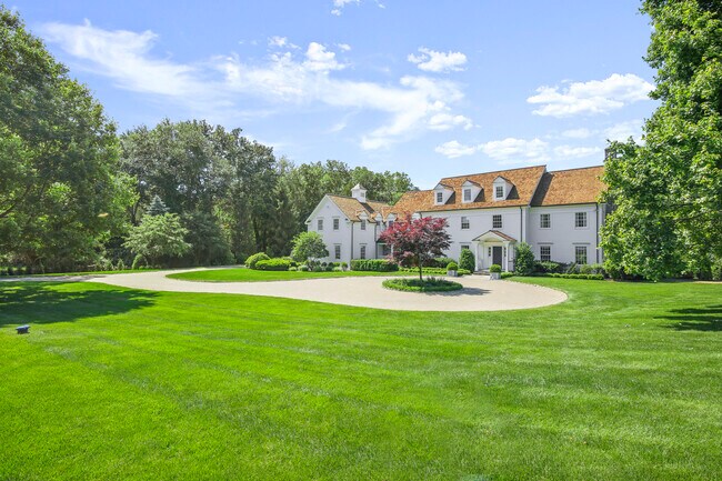 Building Photo - 12 Norfield Farm Ln