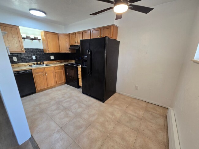 Building Photo - 2 Bedroom 2 bathroom condo located in Whea...