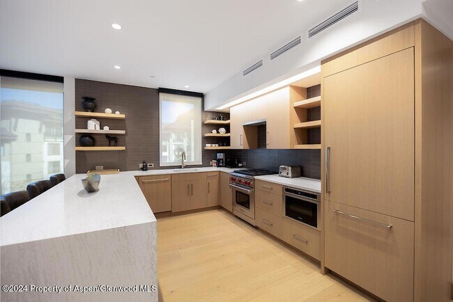 Foto del edificio - 130 Wood Rd