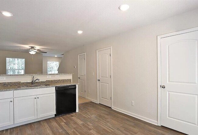 Building Photo - Newer Townhome for Lease