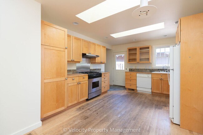 Foto del edificio - Downtown Bend Cottage! Pets Considered.